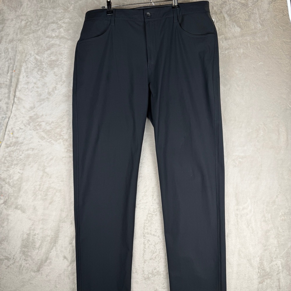 Vuori Meta Pant Mens 36 Black Technical Stretch Performance Chino V430-S
